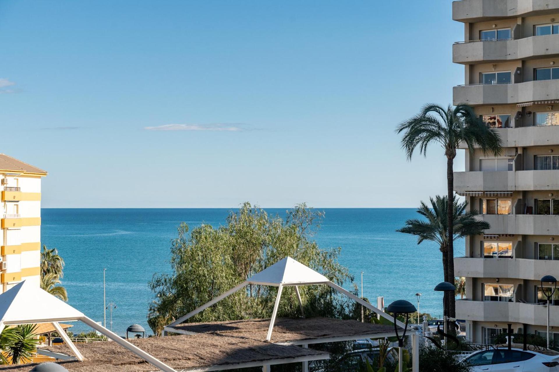 Seaview Beachfront Studio With Aqua Park & Balcony Беналмадена Екстериор снимка