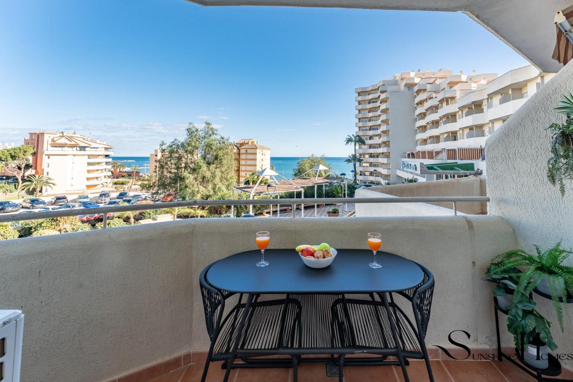 Seaview Beachfront Studio With Aqua Park & Balcony Беналмадена Екстериор снимка