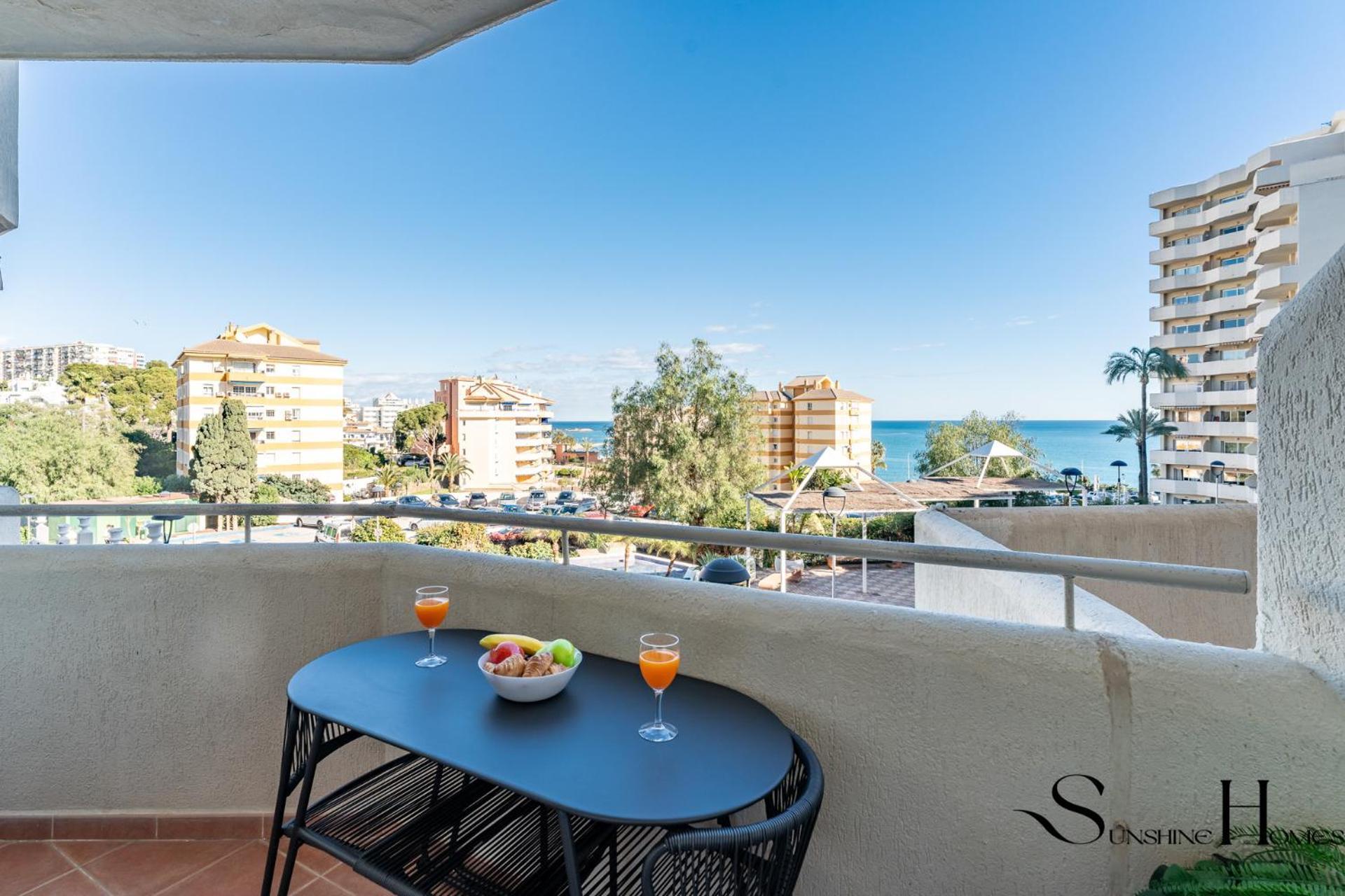 Seaview Beachfront Studio With Aqua Park & Balcony Беналмадена Екстериор снимка