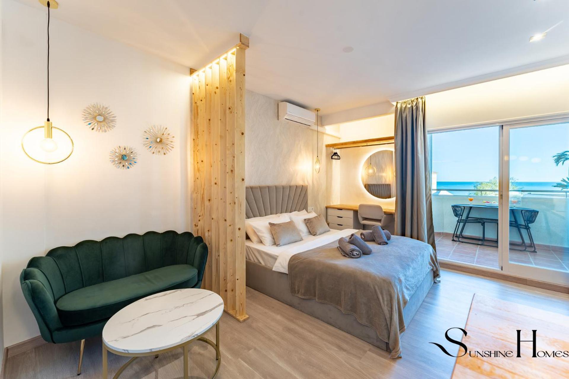 Seaview Beachfront Studio With Aqua Park & Balcony Беналмадена Екстериор снимка